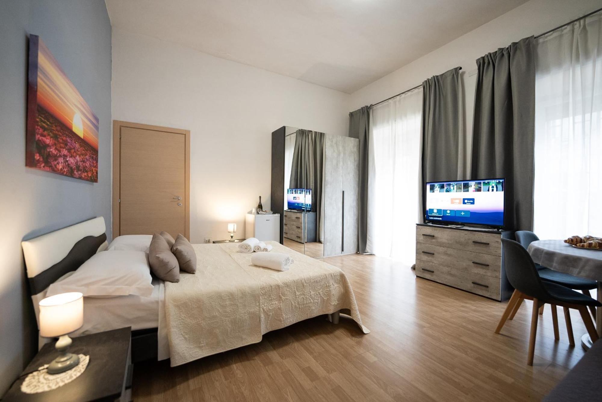 Home Josephine, A Due Passi Dalla Reggia Caserta Bagian luar foto