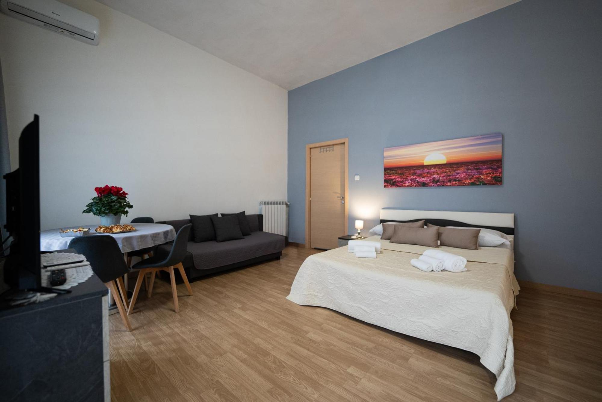 Home Josephine, A Due Passi Dalla Reggia Caserta Bagian luar foto